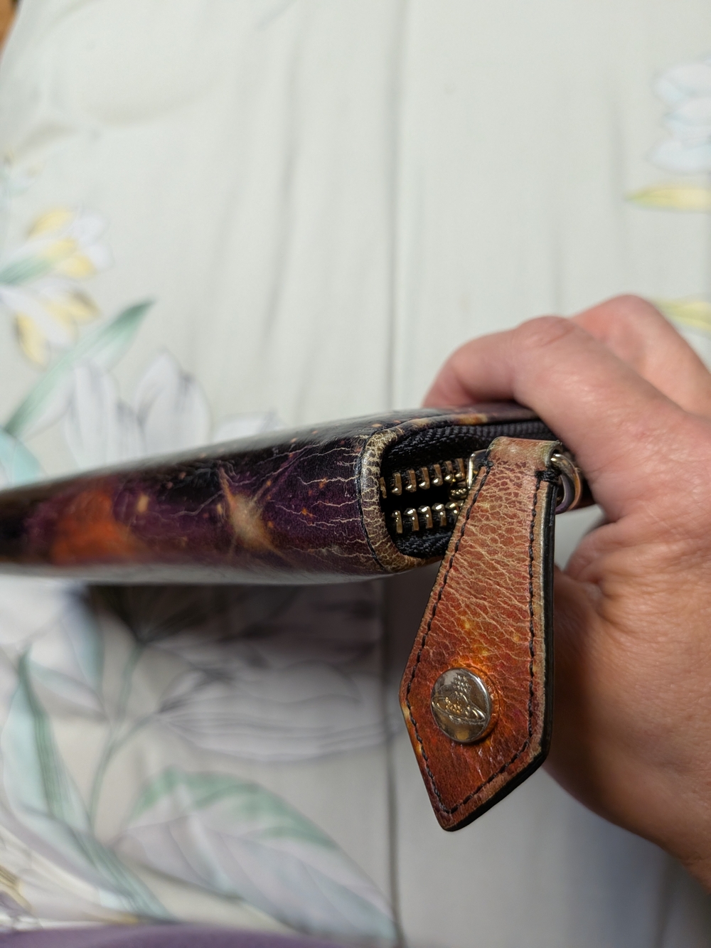 Vivienne Westwood Galaxy Gradient Zip Wallet - Copper to Purple - Picture 5 of 10